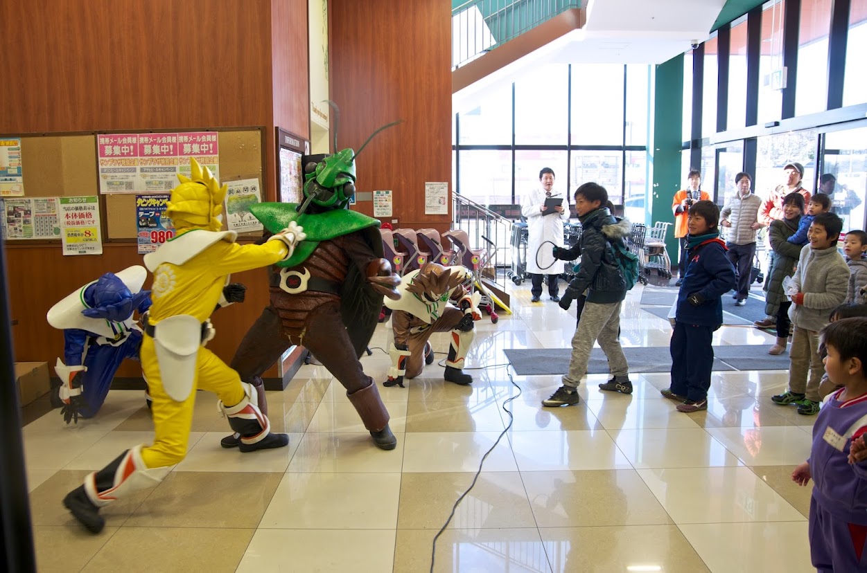 アグリファイター ノースドラゴン・大阪のサンプラザ羽曳が丘店で「ひまわりライス・ななつぼし」をアピール