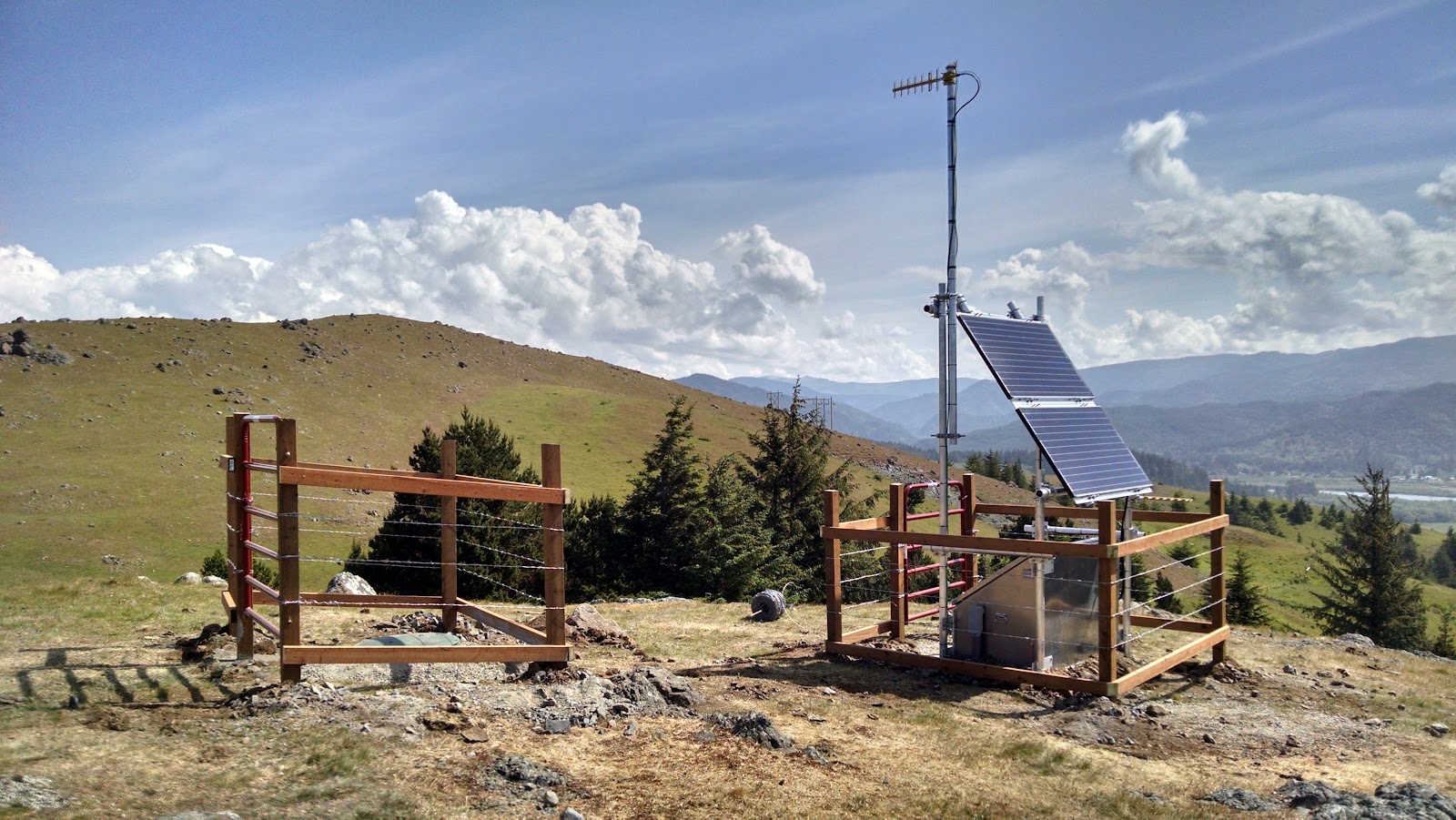 Seismic Station WEDR, located in Wedderburn, OR. This station, and others across Oregon, contribute data to ShakeAlert®.
